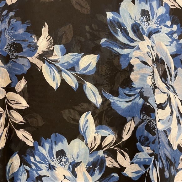 Chico’s Blue and White Floral Print Long Sleeve Blouse - Picture 2 of 6